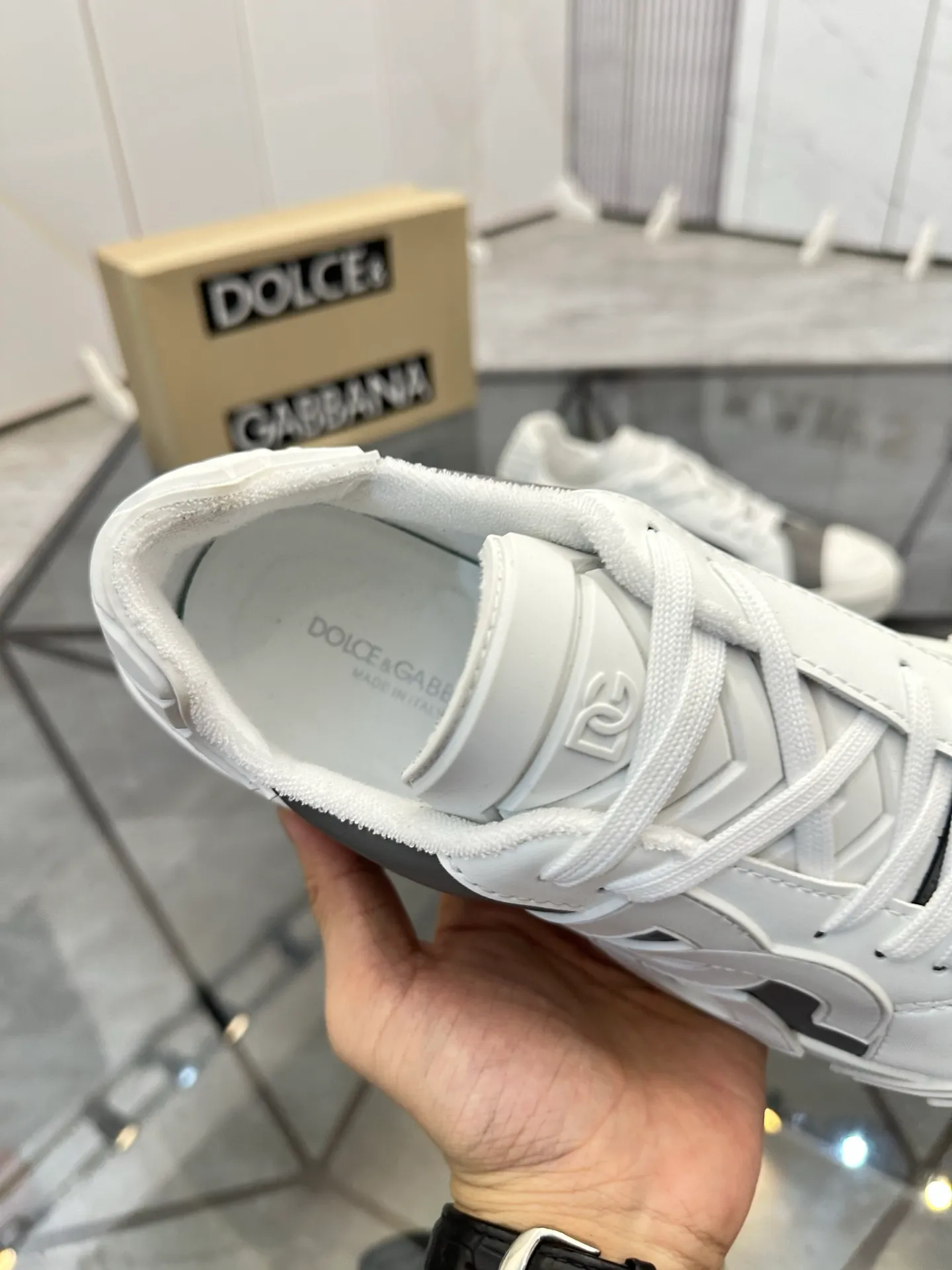 Men's shoes for sale 💰: 💰P500¥ Product trademark: DG* "Dolce & Gabbana*" low-cut casual shoes Regular size: 35-45 (can be customized to 46) Couple style Product material: imported silk leather upper, breathable lining, original outsole. Number: 803